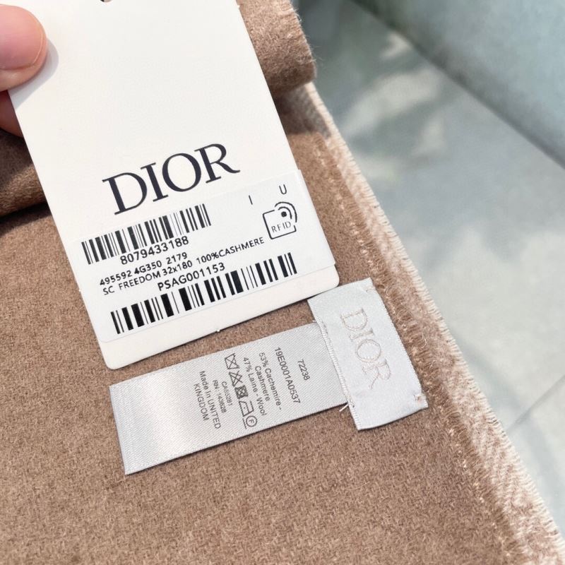 CHRISTIAN DIOR